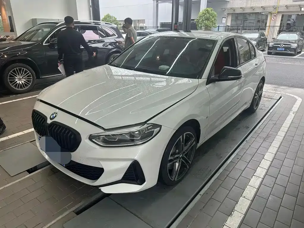 BMW 1 Series 2022 из CN, фото 1