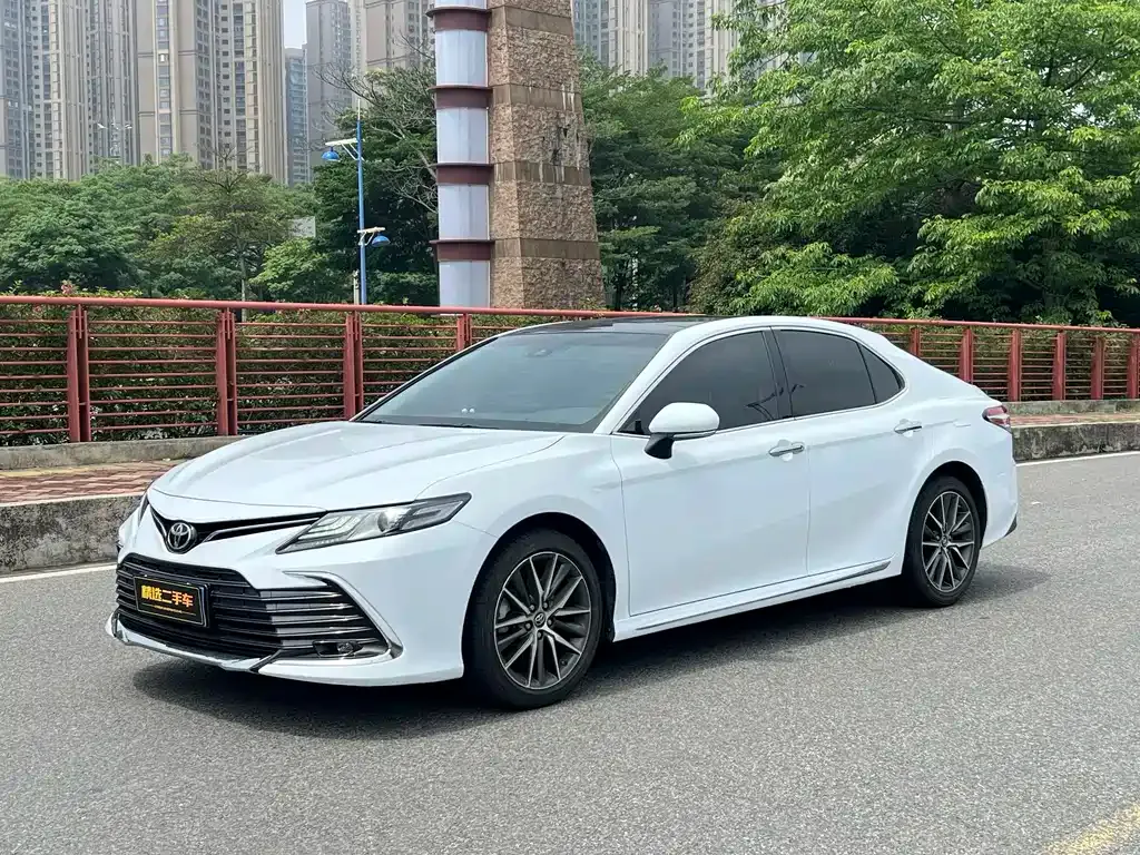 Toyota Camry — фото 6