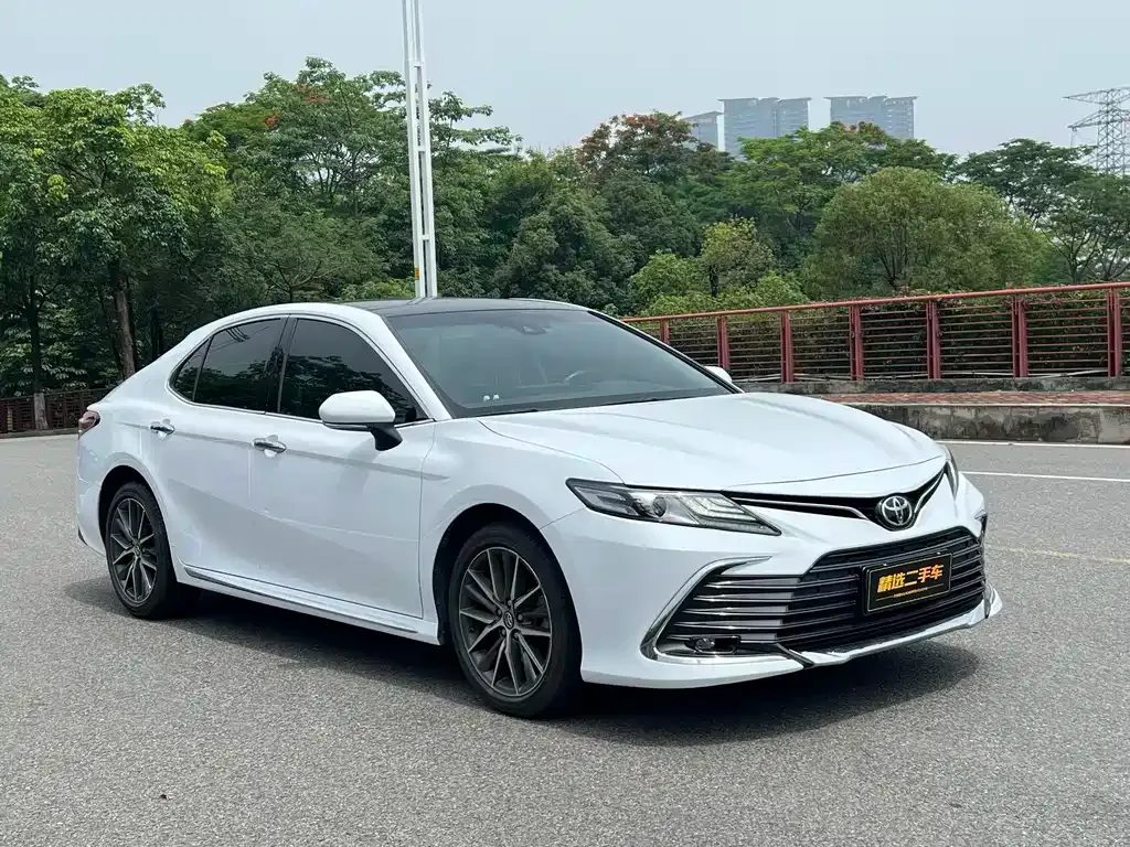 Toyota Camry — фото 10