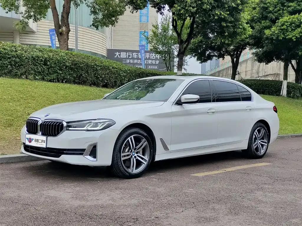 BMW 5 Series — фото 1