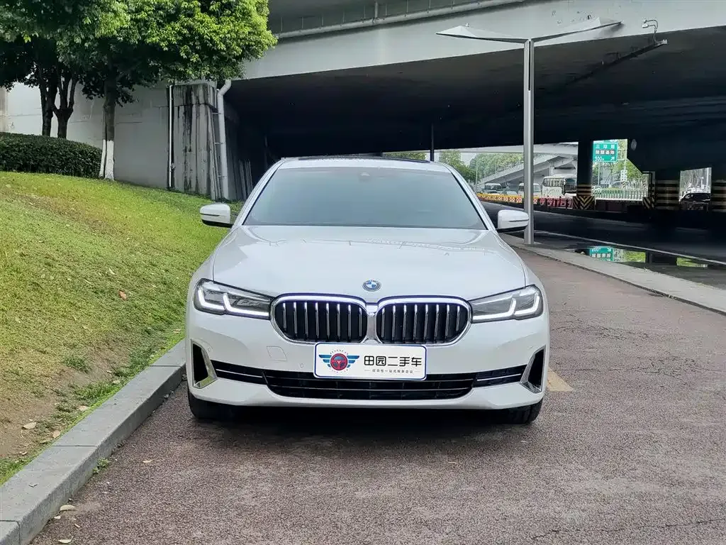 BMW 5 Series — фото 8