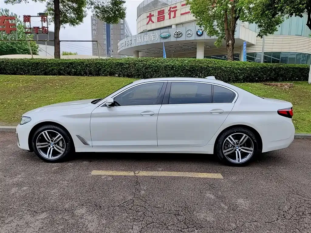 BMW 5 Series — фото 10