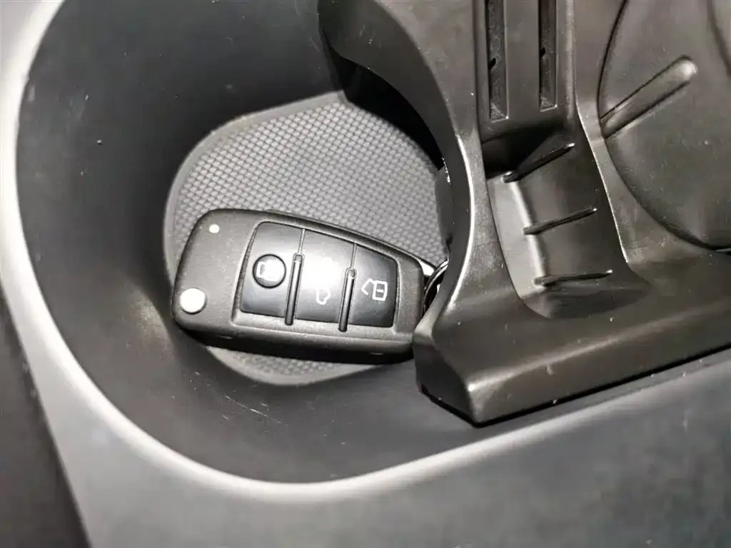 Audi Q2L 2021 из CN, фото 5