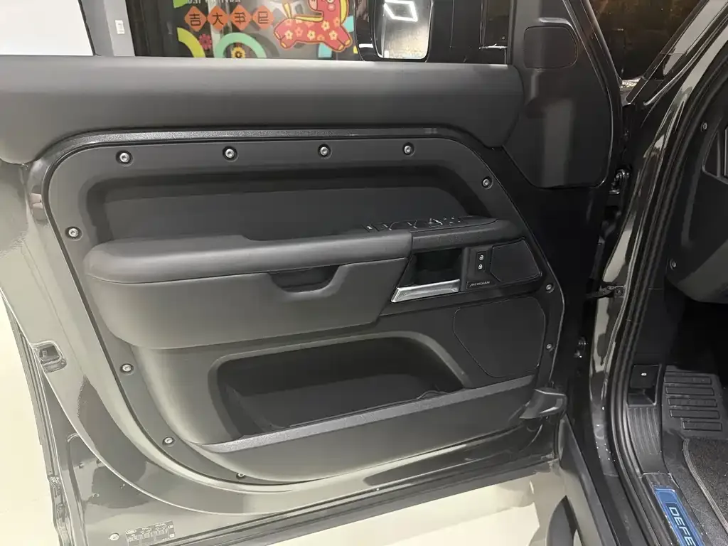 Land Rover Defender — фото 10