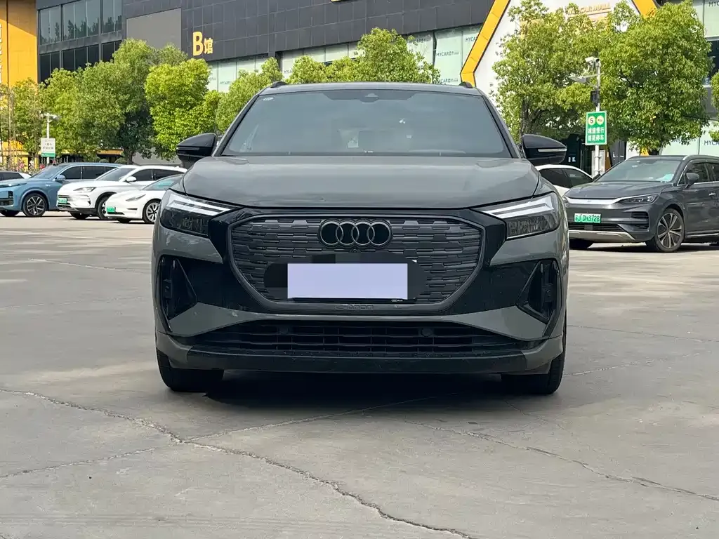 Audi Q4 e-tron — фото 2