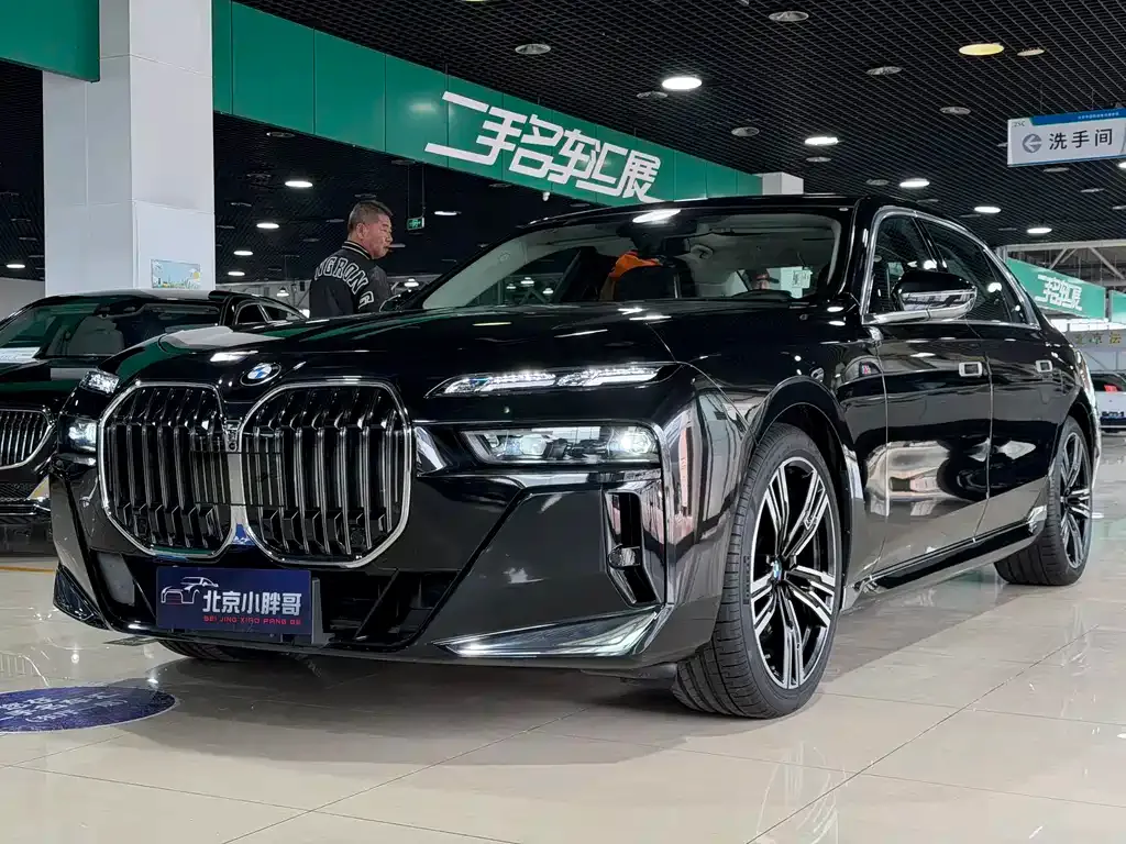 BMW 7 Series — фото 1