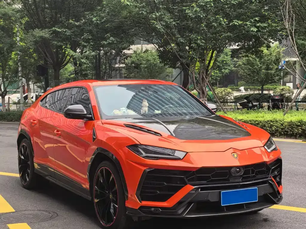 Lamborghini Urus — фото 1