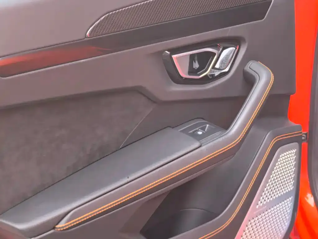 Lamborghini Urus — фото 2