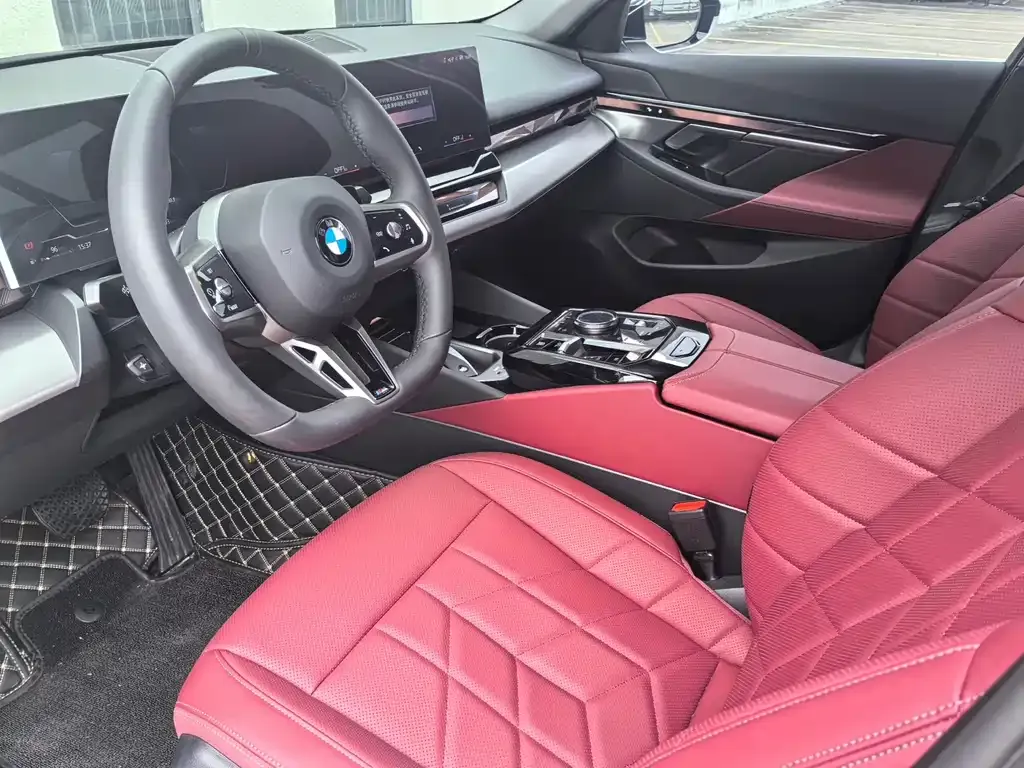 BMW 5 Series 2025 из CN, фото 10