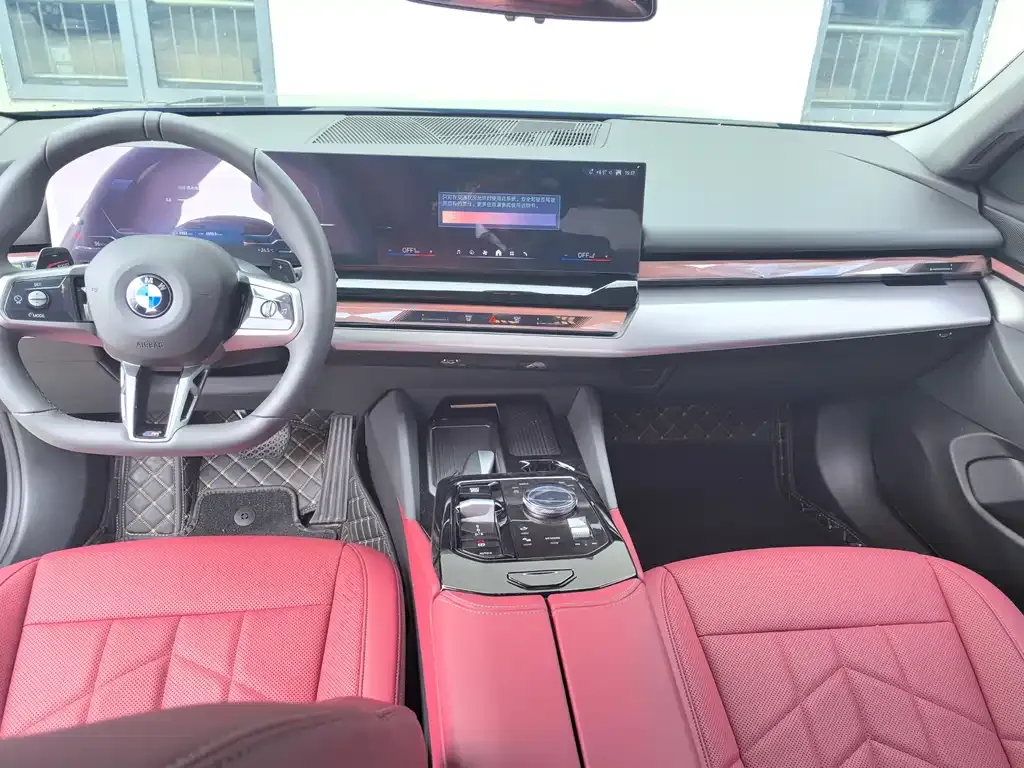BMW 5 Series 2025 из CN, фото 8