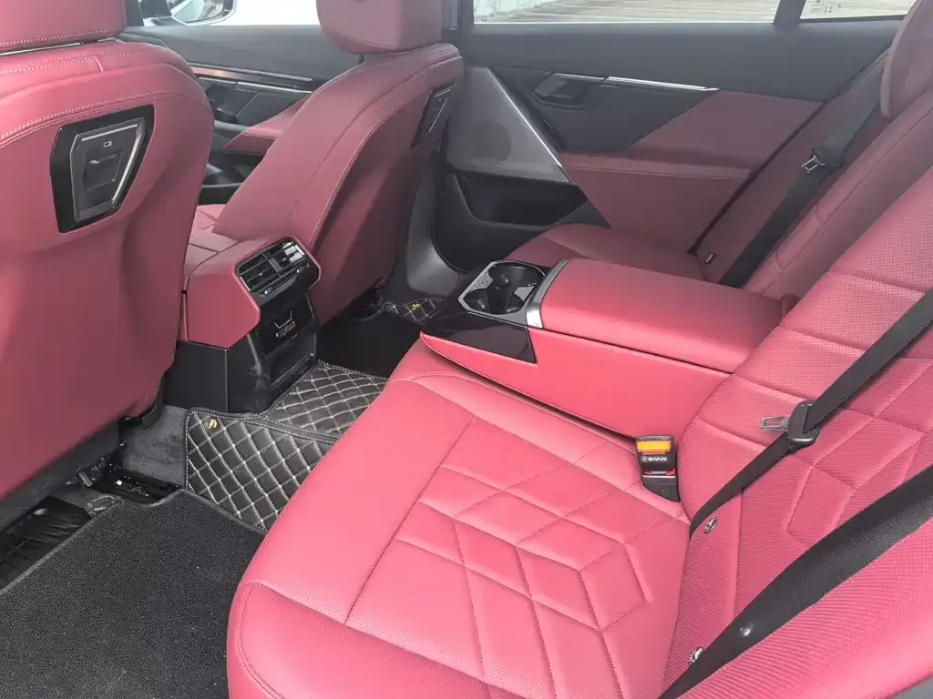 BMW 5 Series 2025 из CN, фото 3