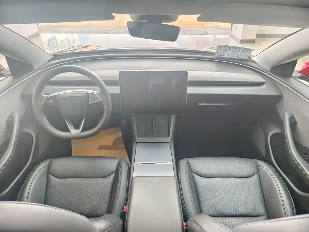 Tesla Model 3 — фото 4