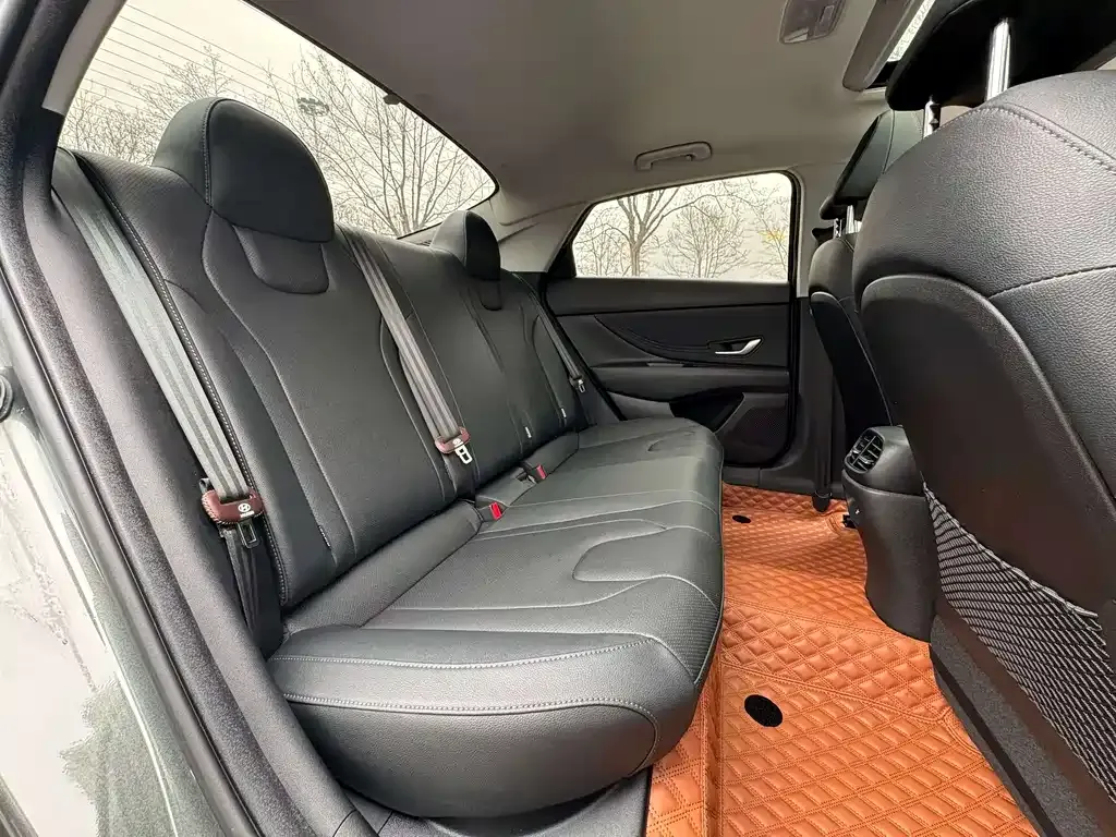 Hyundai Elantra — фото 2
