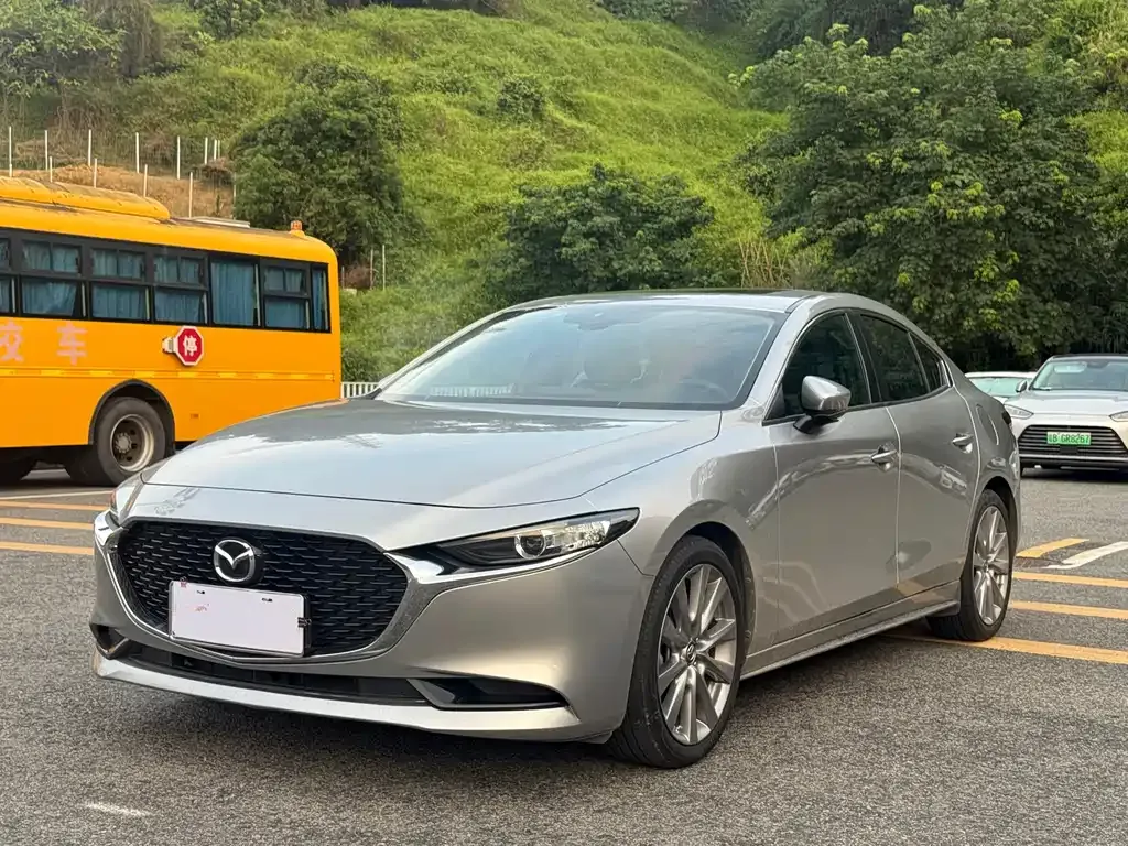 Mazda 3 Axela — фото 1