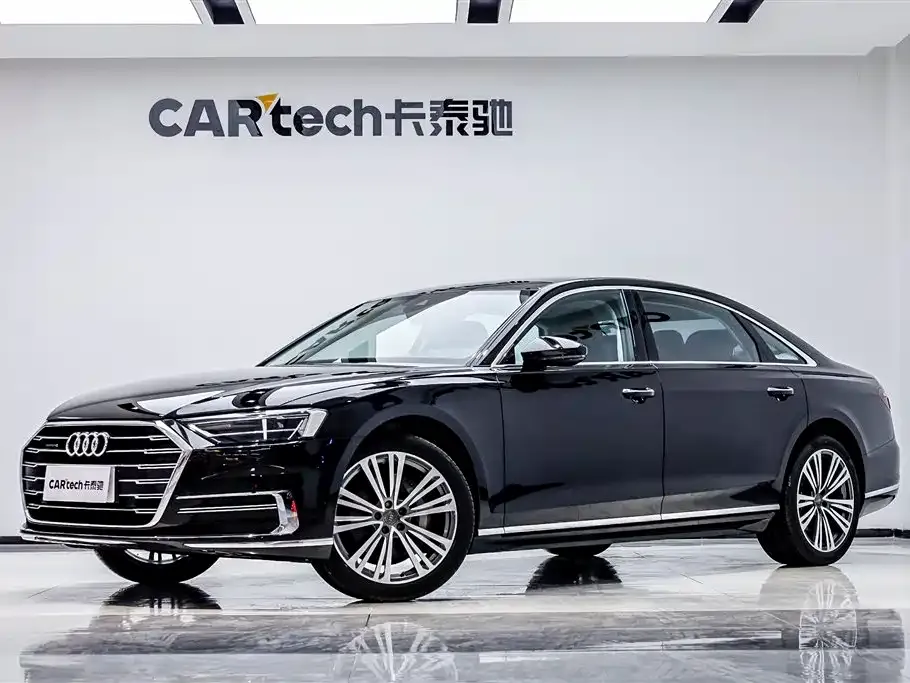 Audi A8 — фото 1