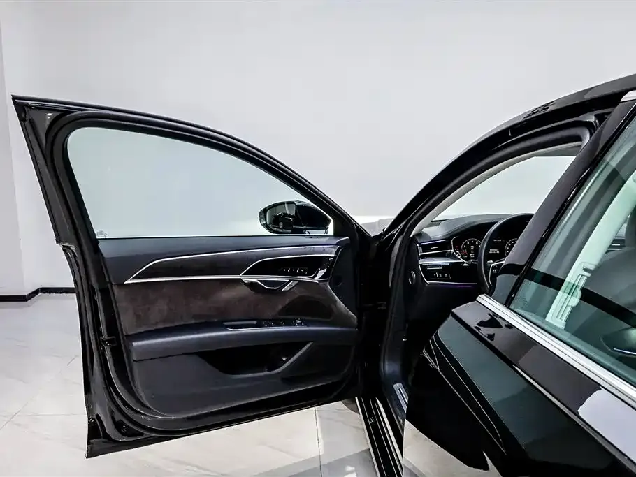 Audi A8 — фото 10