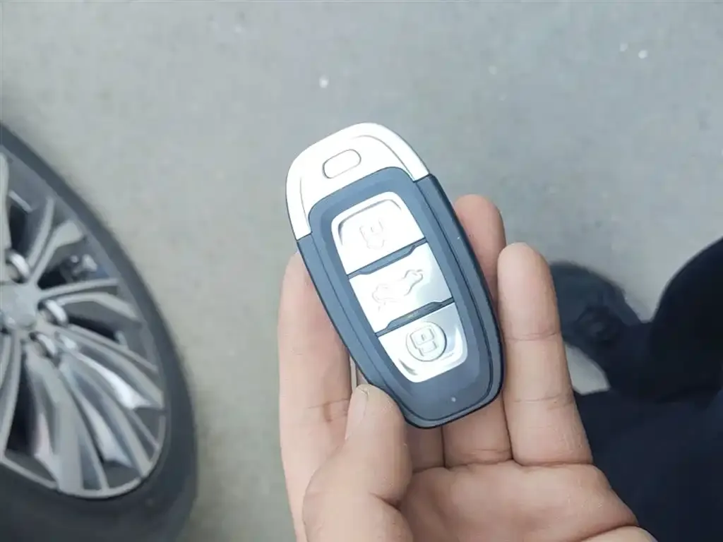 Hongqi E-QM5 2024 из CN, фото 3