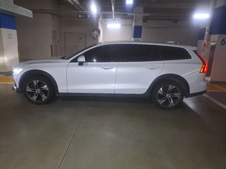 Volvo V60 2021 из KR, фото 2