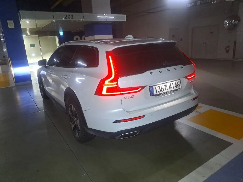 Volvo V60 2021 из KR, фото 3