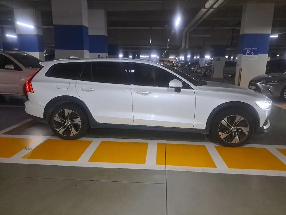 Volvo V60 2021 из KR, фото 4