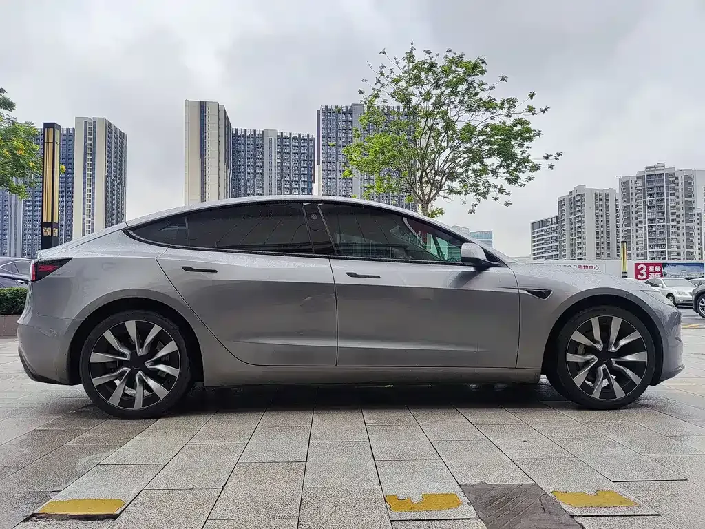 Tesla Model 3 — фото 10