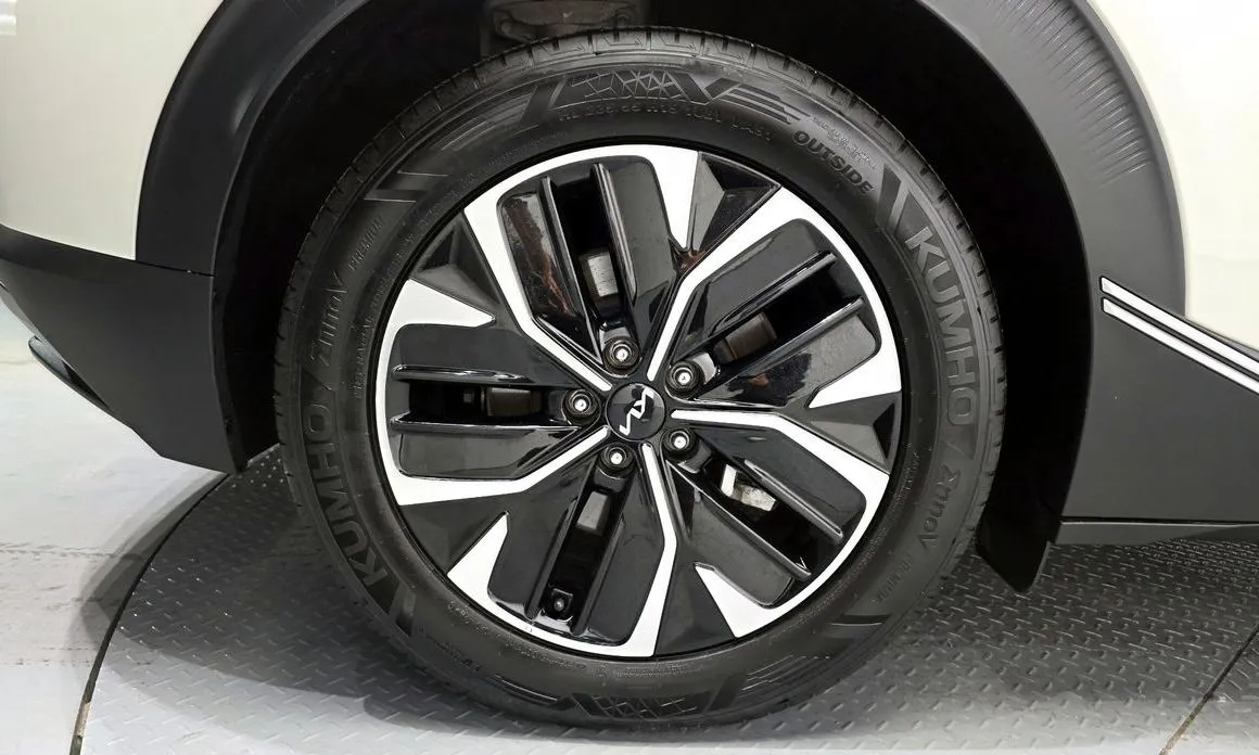 Kia EV6 — фото 8