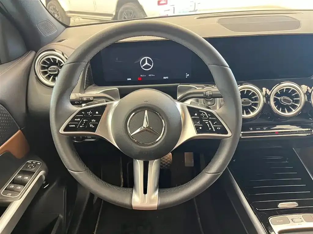 Mercedes-Benz GLB — фото 10