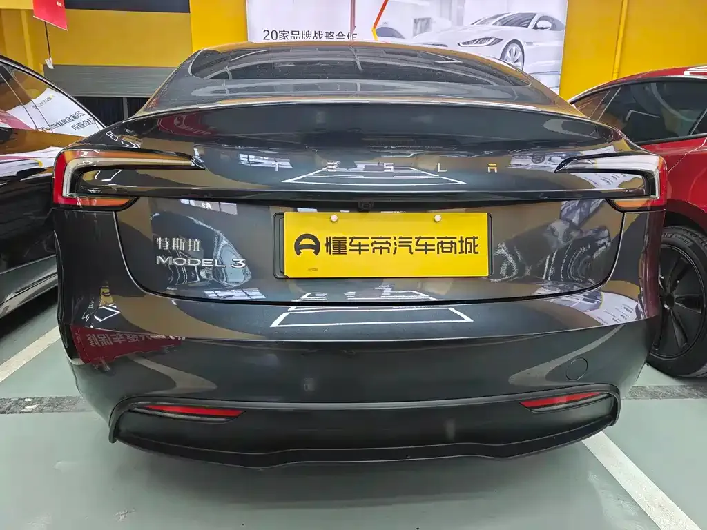 Tesla Model 3 — фото 10