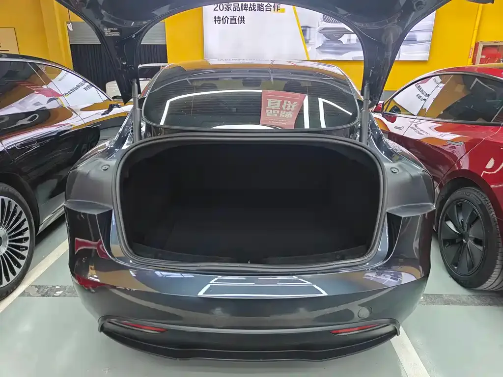 Tesla Model 3 — фото 3