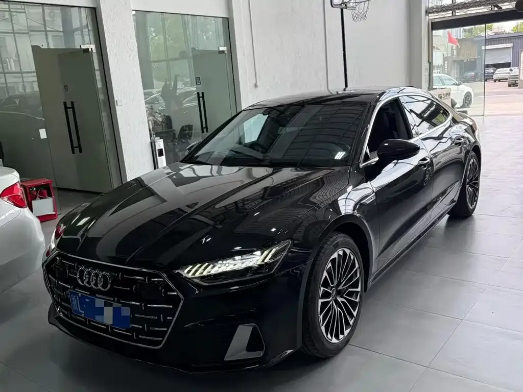 Audi A7L — фото 1