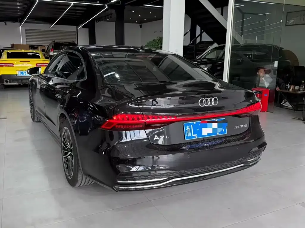 Audi A7L — фото 5