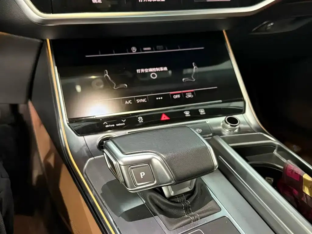 Audi A7L — фото 8