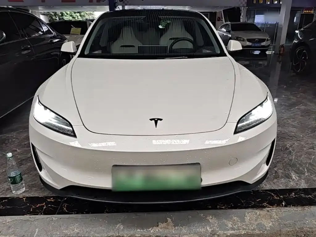Tesla Model 3 — фото 8