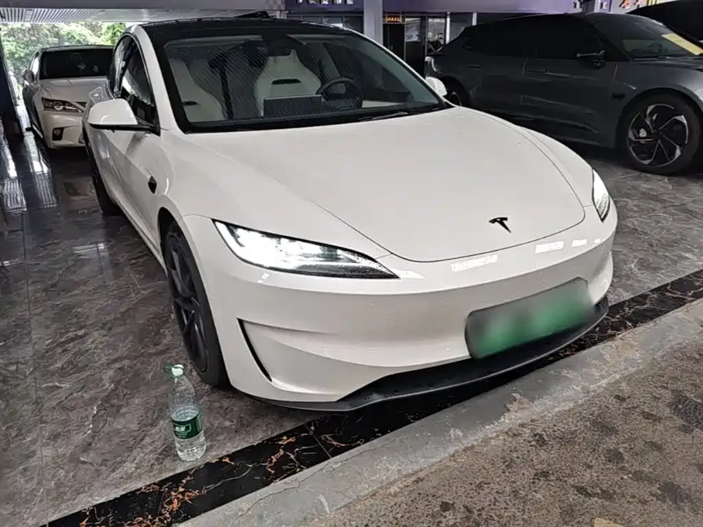 Tesla Model 3 — фото 9