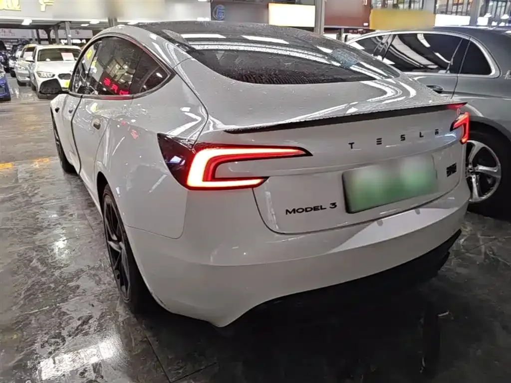 Tesla Model 3 — фото 5