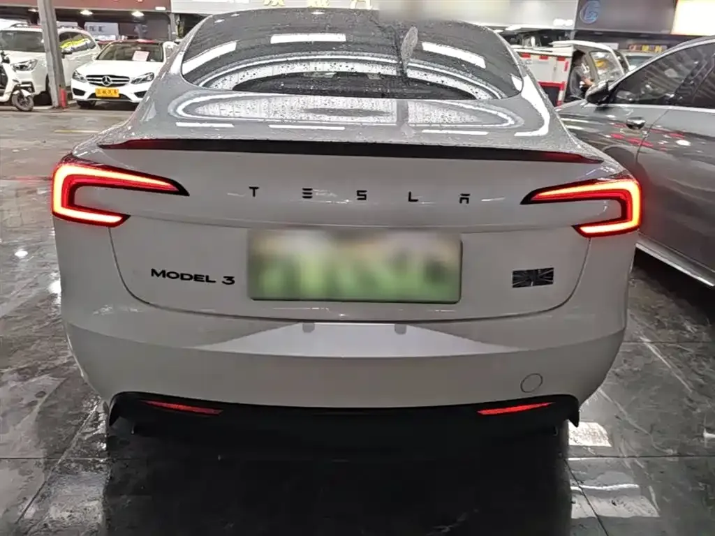 Tesla Model 3 — фото 6