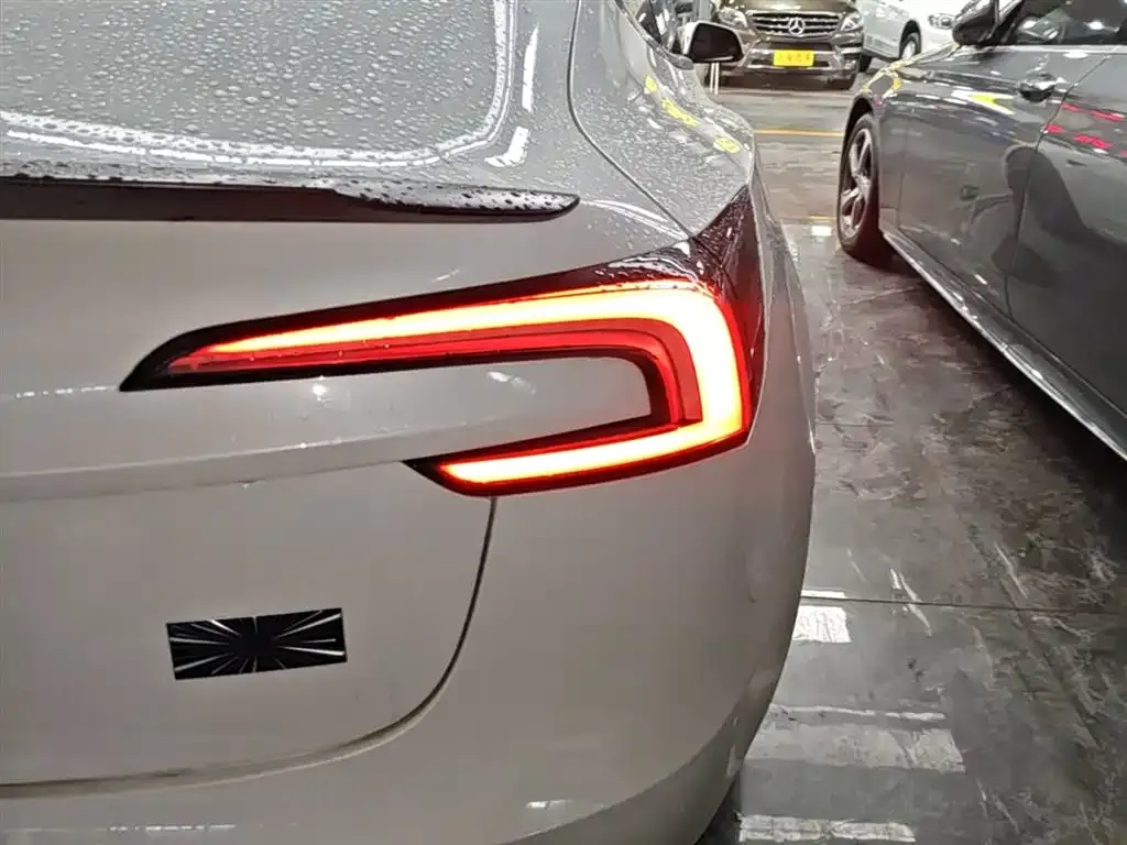 Tesla Model 3 — фото 7