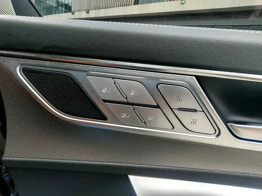 Audi A7L — фото 9