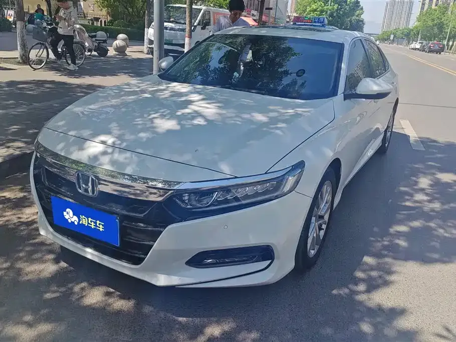 Honda Accord — фото 1