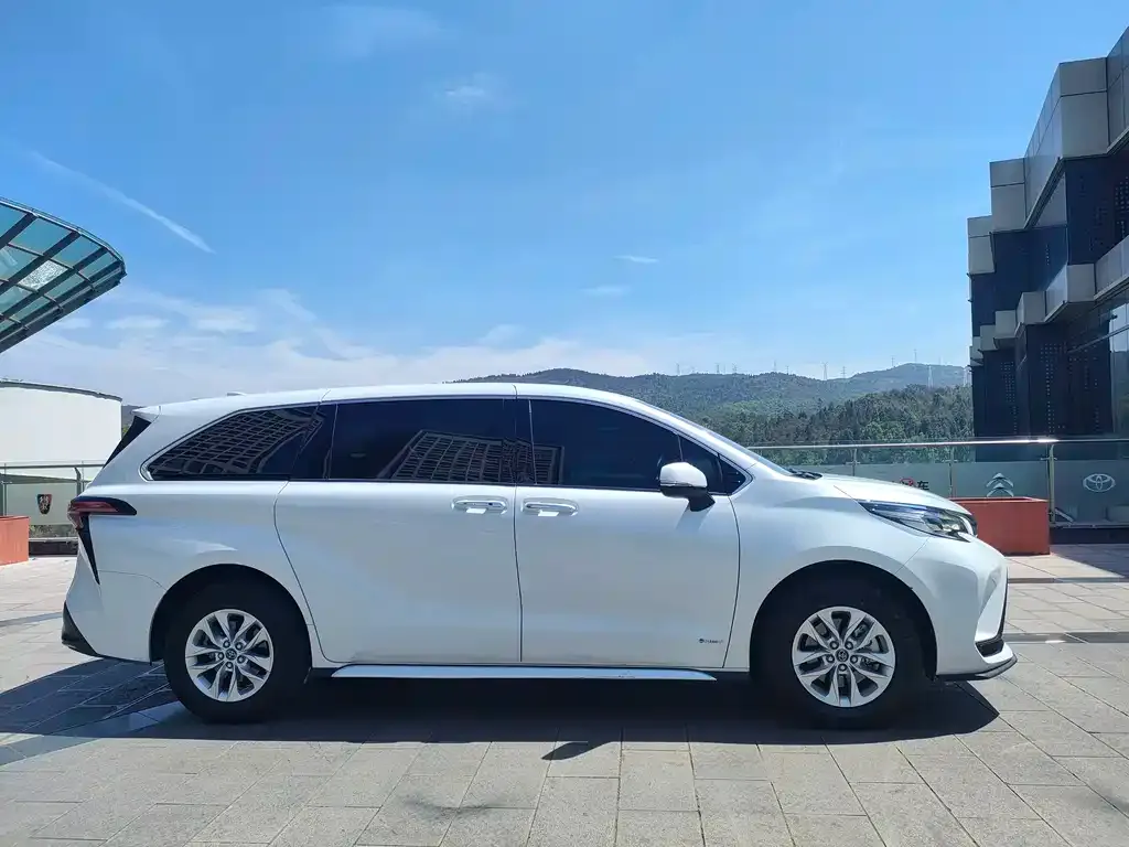 Toyota Granvia 2024 из CN, фото 5