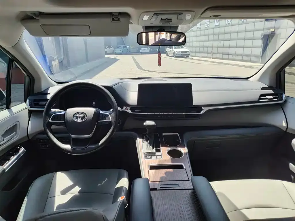 Toyota Granvia 2024 из CN, фото 3