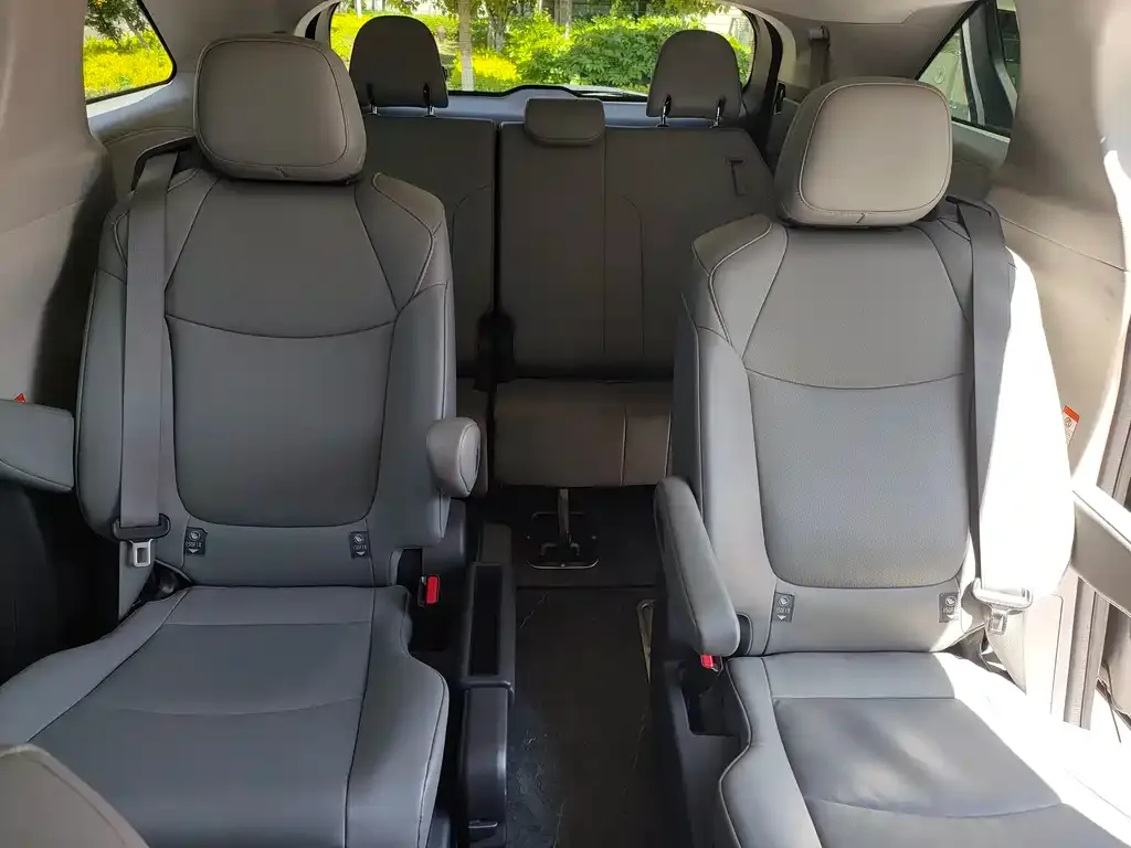 Toyota Granvia 2024 из CN, фото 8