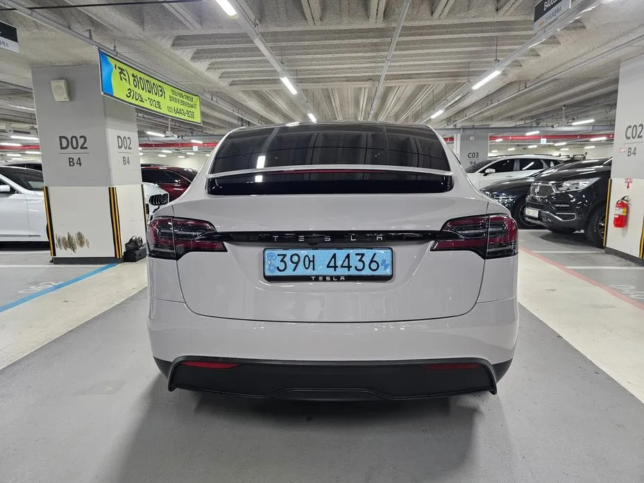 Tesla Model X 2023 из KR, фото 10