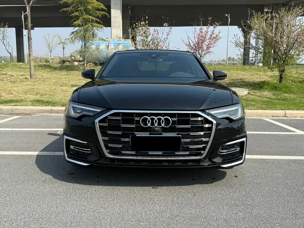 Audi A6L — фото 1
