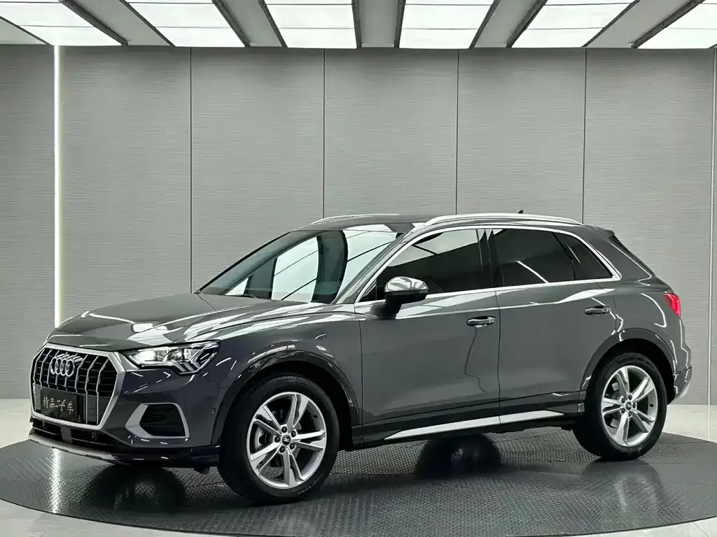 Audi Q3 — фото 1