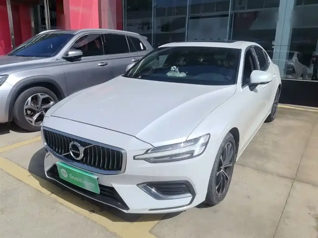 Volvo S60 2021 из CN, фото 4
