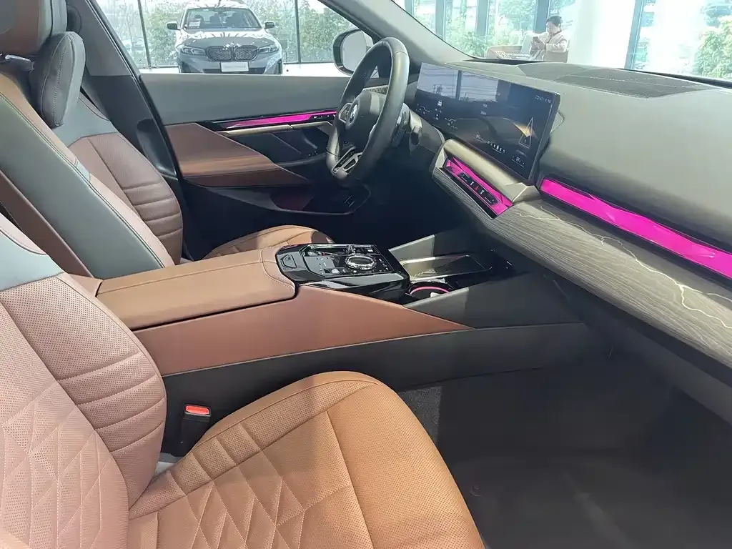 BMW 5 Series — фото 10