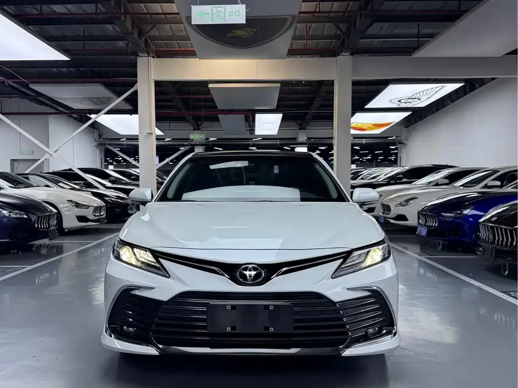 Toyota Camry — фото 7