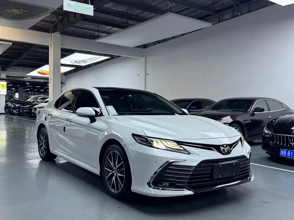 Toyota Camry — фото 6