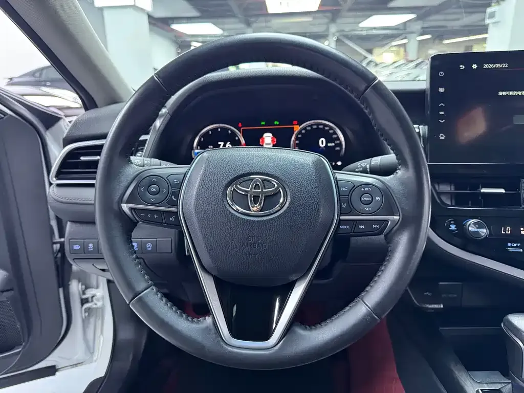 Toyota Camry — фото 2